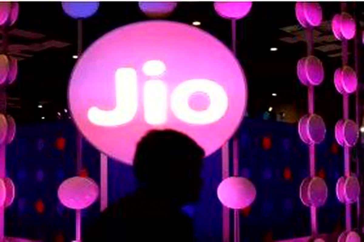 Jio Diwali offer: जियो ने दिवाली से पहले लॉन्च किया धमाकेदार स्पेशल प्लान, फ्री कॉलिंग के साथ मिलेगी ये खास सुविधा