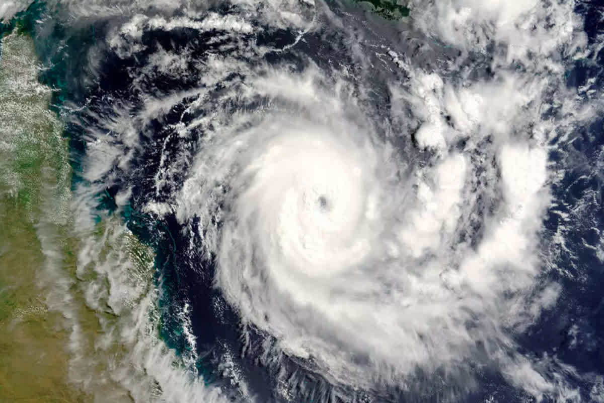 Cyclone Michaung: प्रदेश में मौसम बिगाड़ सकता है ‘मिचौंग’, इन जिलों में मंडरा रहा खतरा, IMD ने दी चेतावनी
