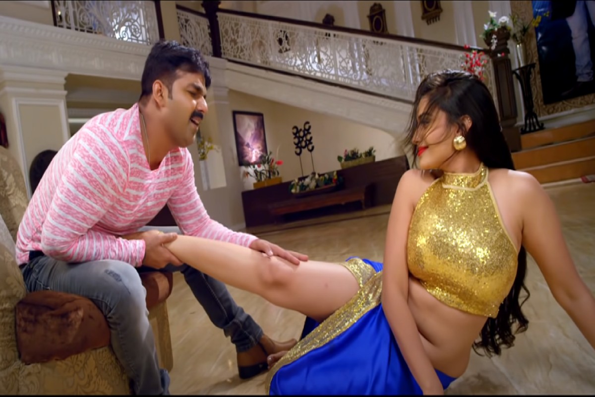 1200px x 800px - Bhojpuri Video: Pawan Singh could not stop himself after seeing