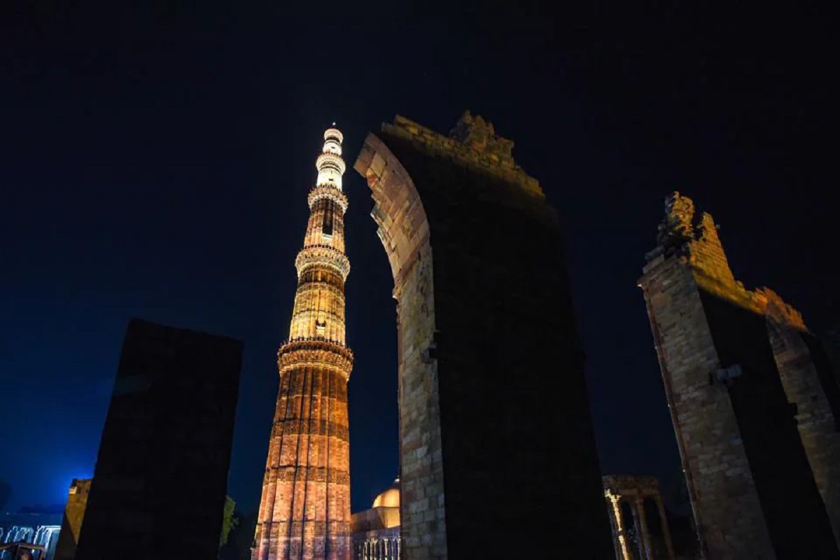 Light Show In India: कश्मीर से कन्याकुमारी तक जगमगा उठा भारत.. देखें किस तरह रौशनी से नहाएं ऐतिहासिक इमारत