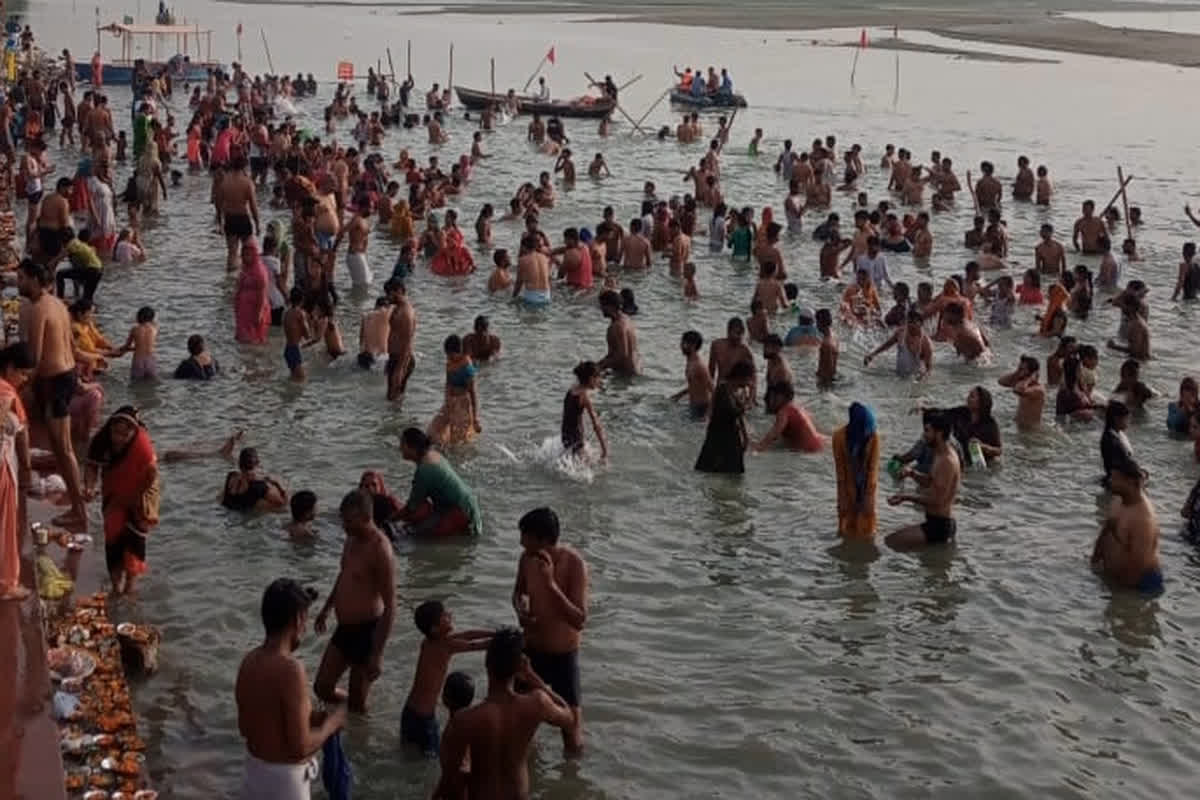 Kartik Punni Mela: दो दिवसीय पुन्नी मेला की शुरुआत, हजारों की संख्या में श्रद्धालुओं ने नदी में लगाई डुबकी…