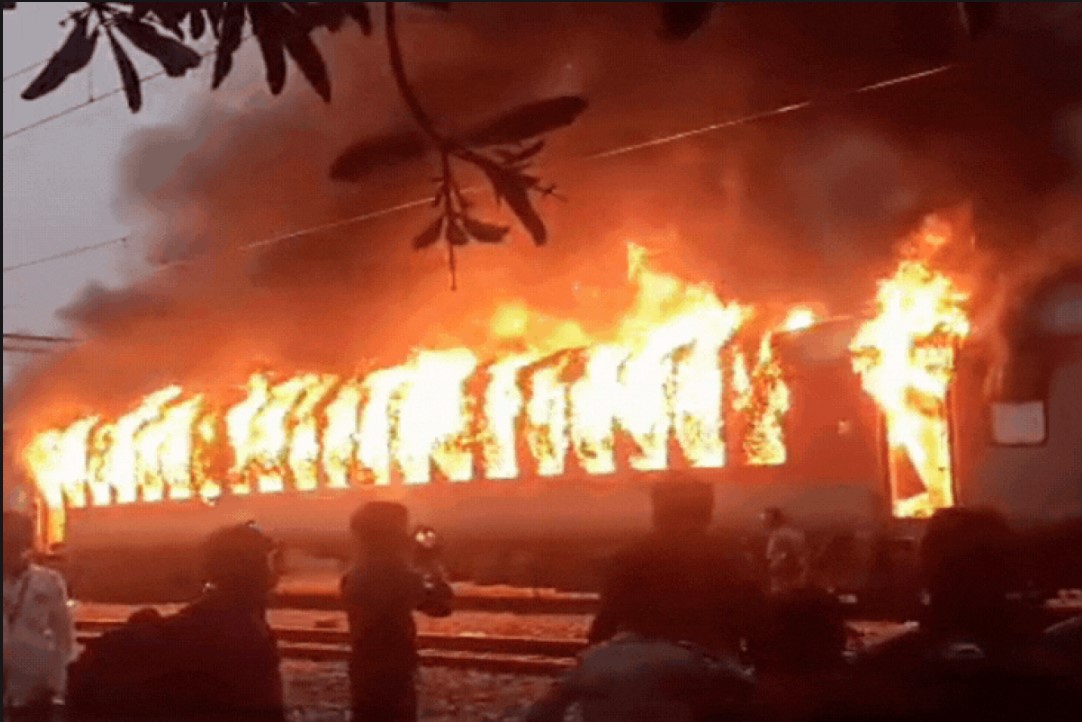 Etawah Train Accident: नई दिल्ली-दरभंगा एक्सप्रेस के तीन कोच में लगी आग, फायर ब्रिगेड मौके पर मौजूद