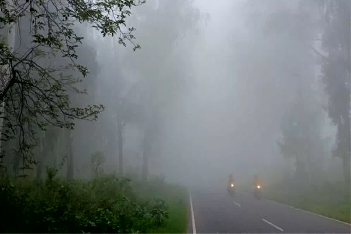Chhattisgarh Weather Update: मौसम ने ली करवट, प्रदेश के कुछ हिस्सों में आज भी बरसेंगे बादल, अब और बढ़ेगी ठंड…