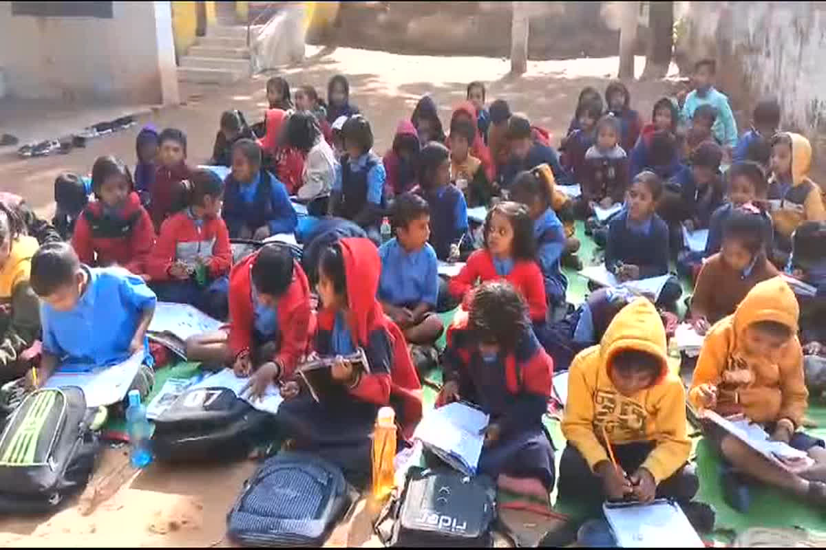 School Timing Changed In Pendra: जिले में सर्दी का प्रकोप जारी, कलेक्टर के निर्देश पर स्कूलों के समय में किया बदलाव