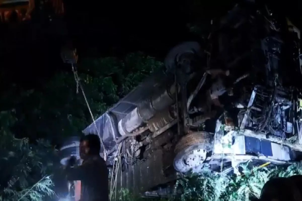 Tamilnadu Bus Accident: तमिलनाडु के चेंगलपट्टू में बस हुई हादसे का शिकार, 1 की मौत 20 घायल