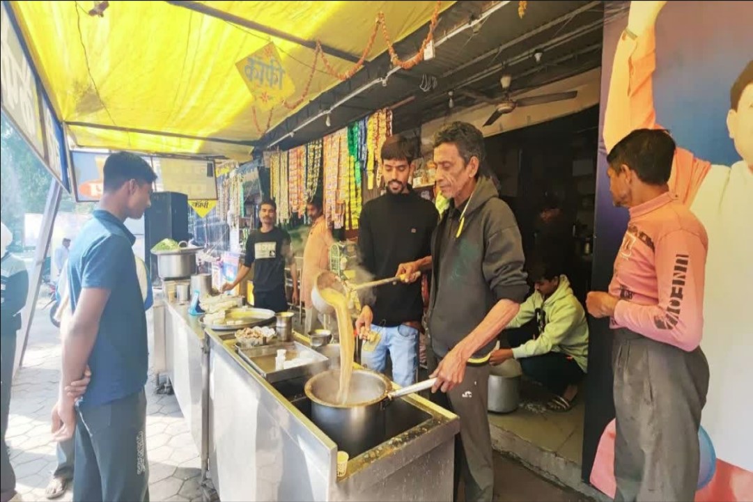 Ujjain Chai Wala News: डॉ. मोहन यादव के सीएम बनने पर उज्जैन में जश्न, चाय वाले ने अनूठे अंदाज में खुशी की जाहिर