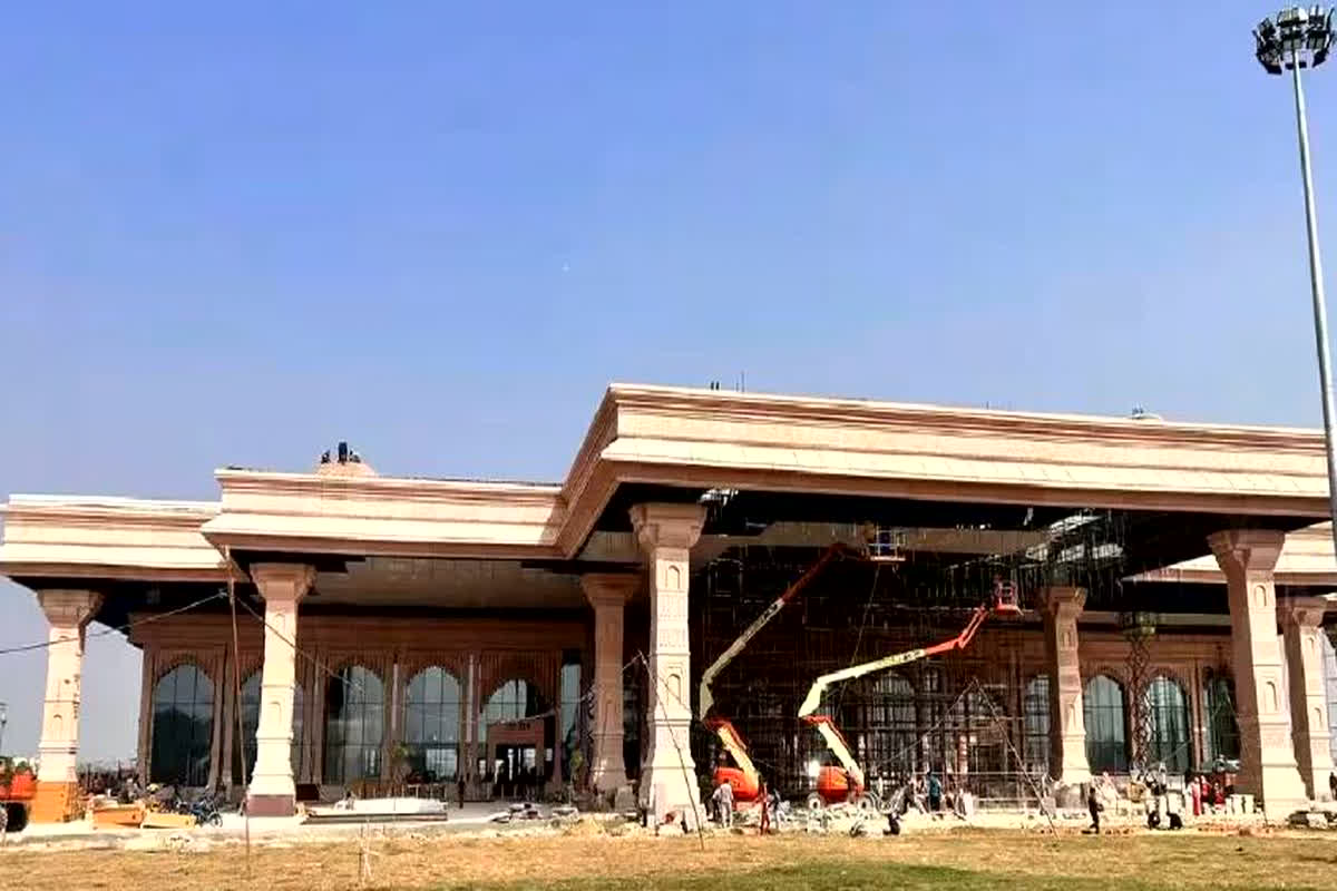 Ayodhya Ram Mandir: विकास के नए आयाम पर ‘रामलला की नगरी’, श्रीराम इंटरनेशनल एयरपोर्ट सहित 18 हज़ार करोड़ के विकास कार्यों की सौगात देंगे पीएम मोदी
