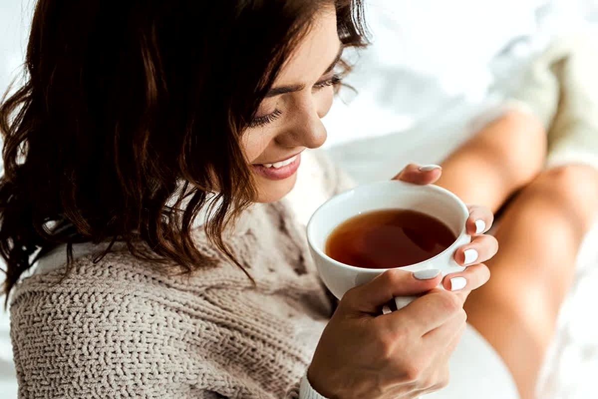 Tea Side Effects: सुबह चाय की चुस्की का मजा लेने से पहले जान लें ये जरूरी बातें, सेहत पर पड़ सकता है भारी