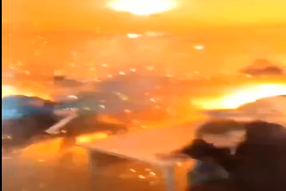 Ukraine Council Meeting Blast Video : ग्राम परिषद की बैठक में व्यक्ति ने किया ग्रेनेड से विस्फोट, एक की मौत, वीडियो देख दहल जाएगा आपका दिल