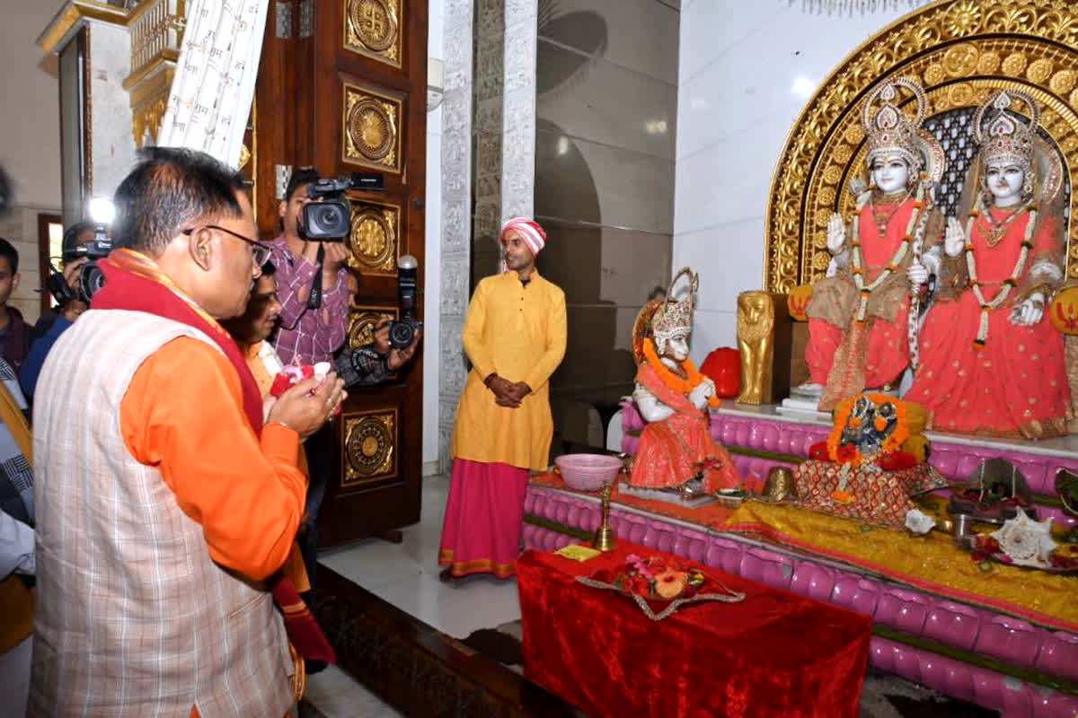 CM Vishnudeo Sai in Ram Mandir: नवनियुक्त मुख्यमंत्री विष्णुदेव साय ने राम मंदिर में टेका माथा, प्रदेश के चहुंमुखी विकास की कामना की