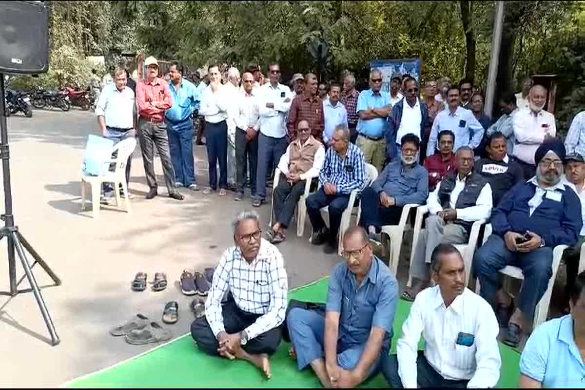 Bhiali News: हायर पेंशन का काम रूका, मामले में BSP  के रिटायर्ट कर्मियों ने किया धरना प्रदर्शन, जानें क्या है मामला