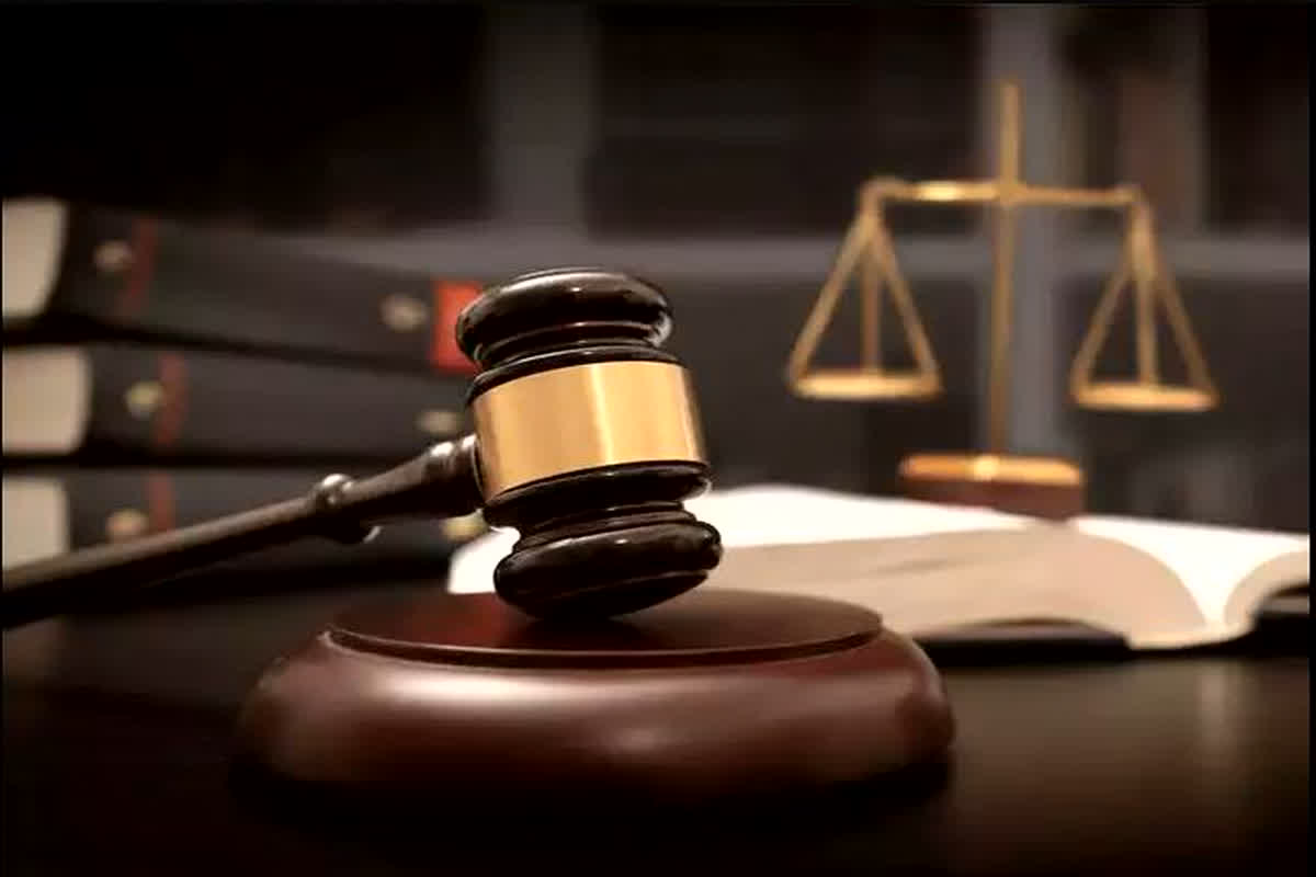 Lawyers Left Court For Namaz: मुस्लिम वकीलों ने नमाज पढ़ने के लिए छोड़ दी अदालत की कार्यवाही, कोर्ट ने लगाई फटकार
