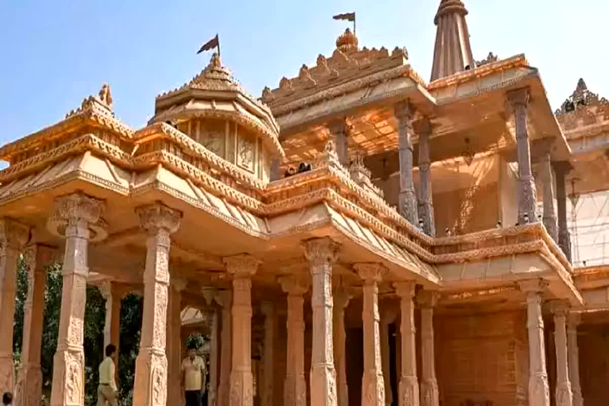Ayodhya Ram Mandir Song: प्राण प्रतिष्ठा से पहले रामलला के चरणों में अर्पित किया ये गीत, मधुर आवाज जीत लेगी आपका भी दिल