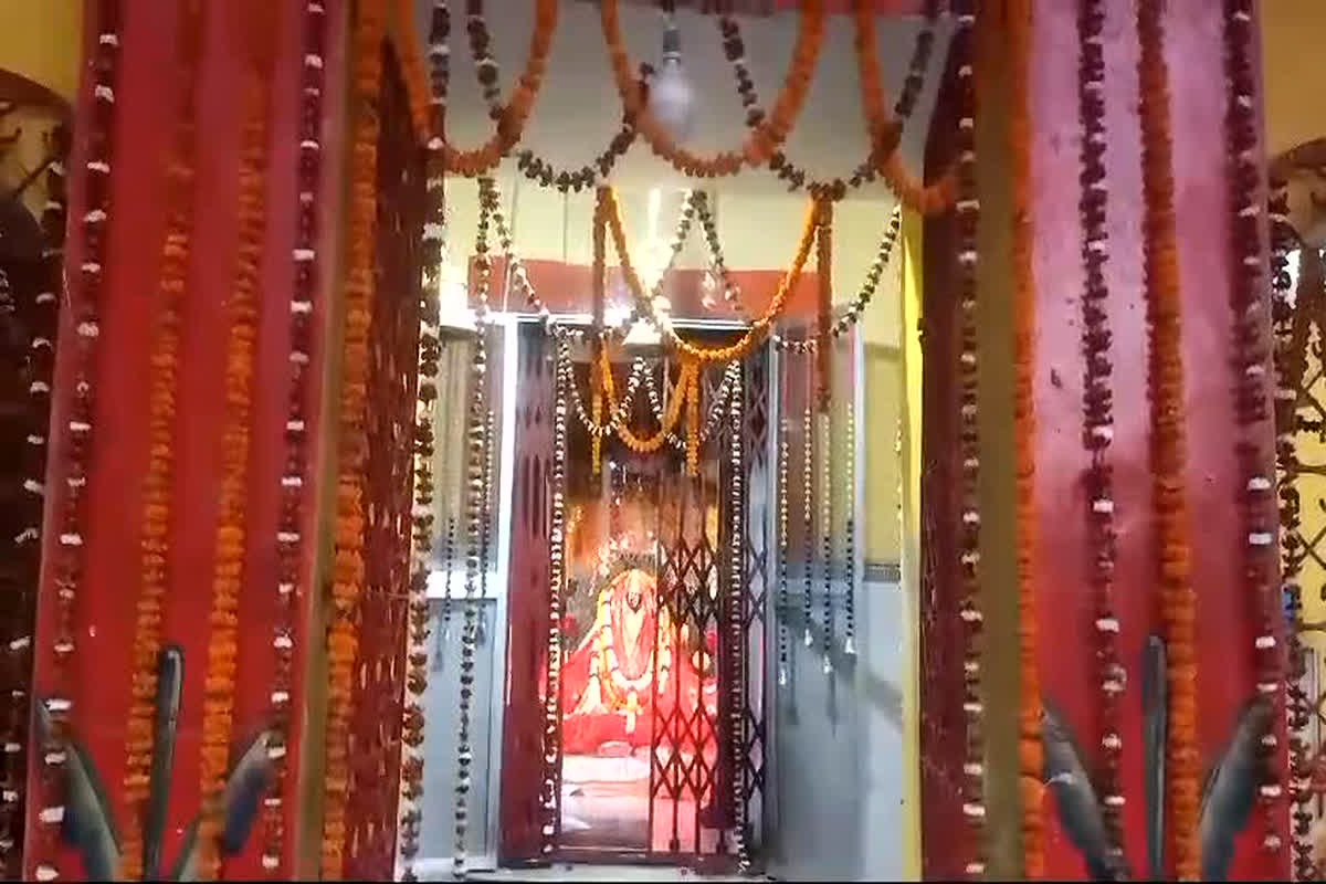 Mahamaya Mandir Me Chori: चोरो ने मां महामाया के मंदिर को बनाया निशाना, एक साथ चार मंदिरों में किया हाथ साफ
