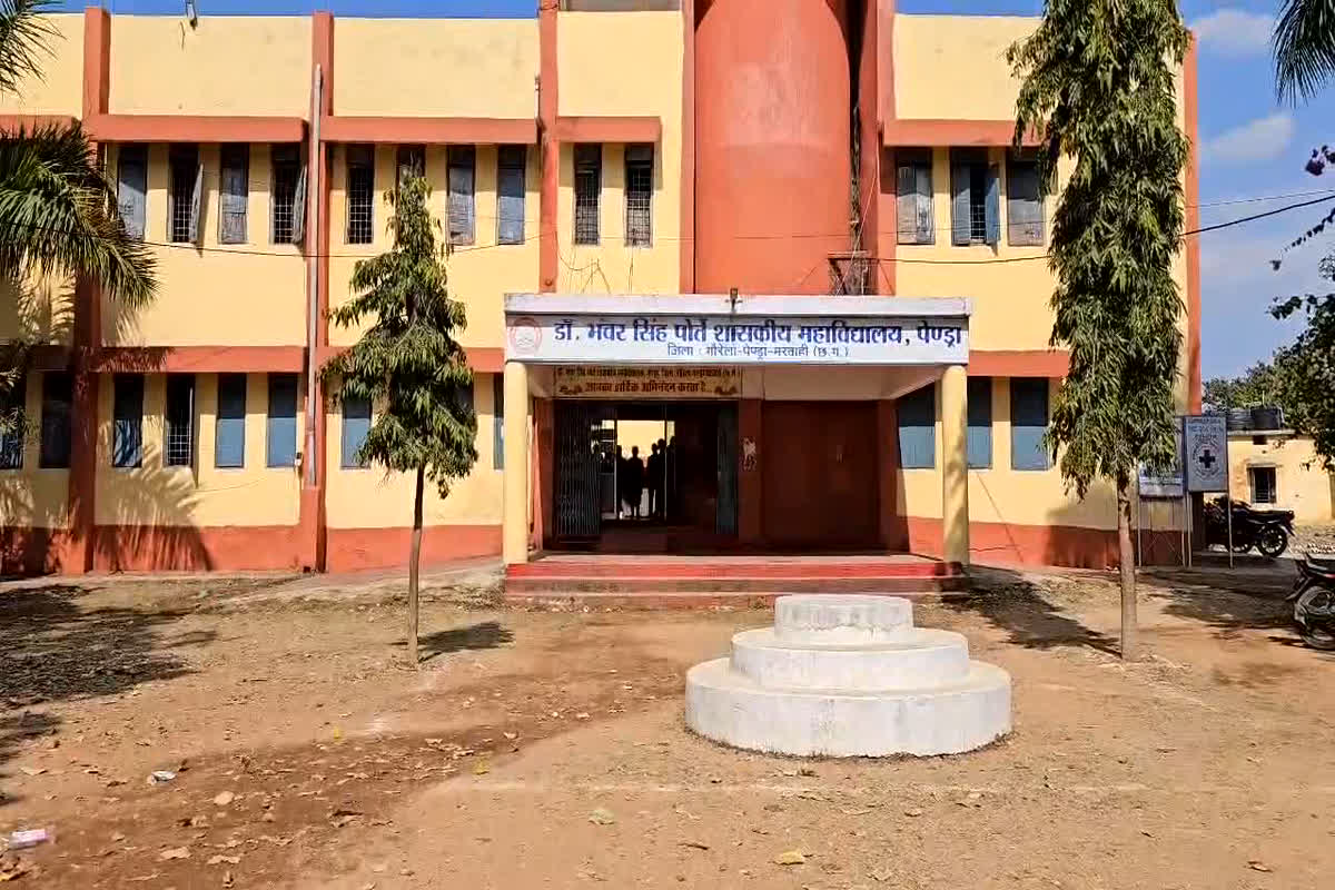 Pendra News: जिले का सबसे बड़ा शासकीय कॉलेज बना शराबियों का अड्डा, शिक्षा व्यवस्था हुई ठप, शिकायत के बाद भी नहीं की गई कार्रवाई