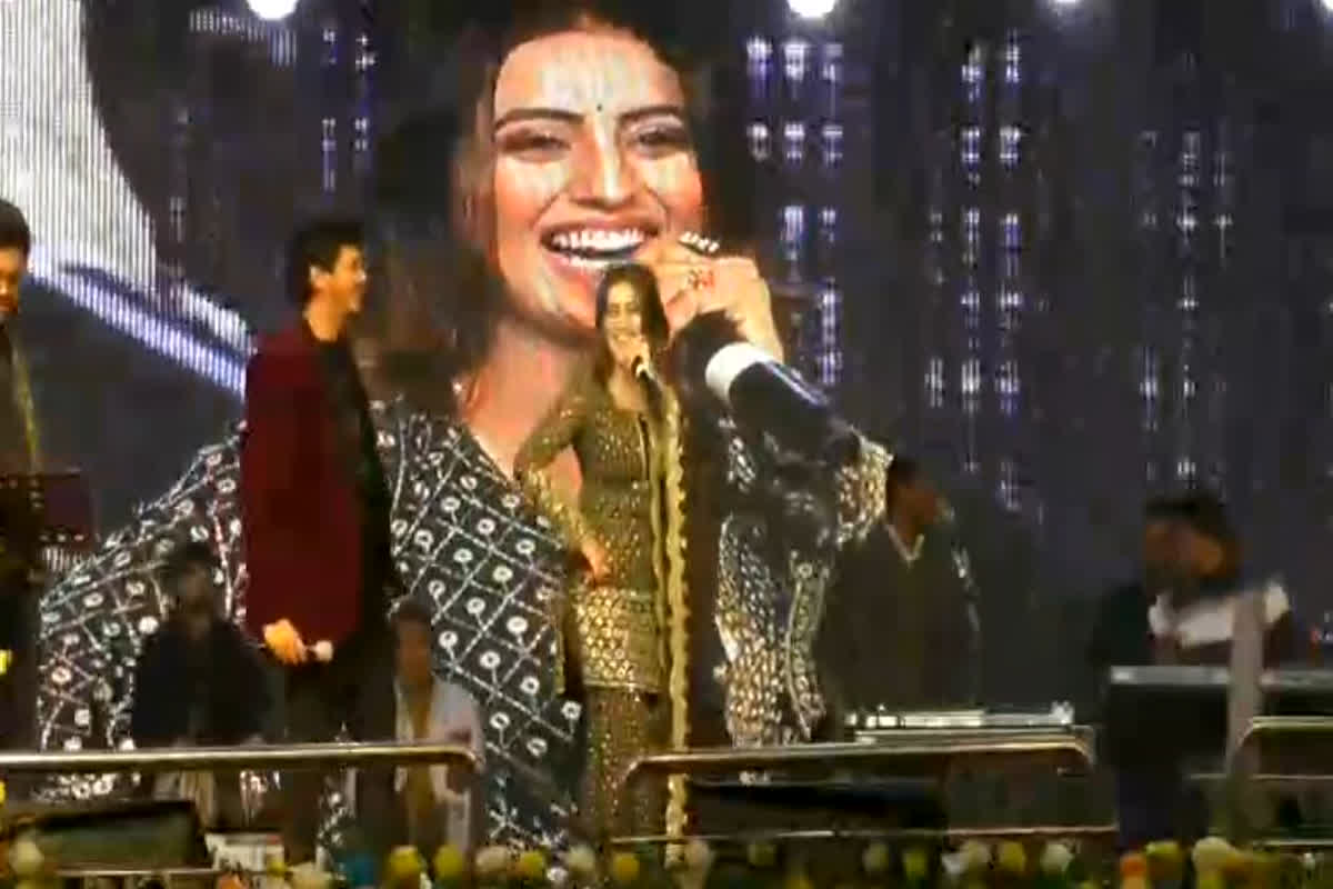 Akshara Singh Live Program: भोजपुरी सिंगर अक्षरा सिंह के कार्यक्रम में बवाल, गुस्से में फैन्स ने तोड़ डाली हजारों कुर्सी