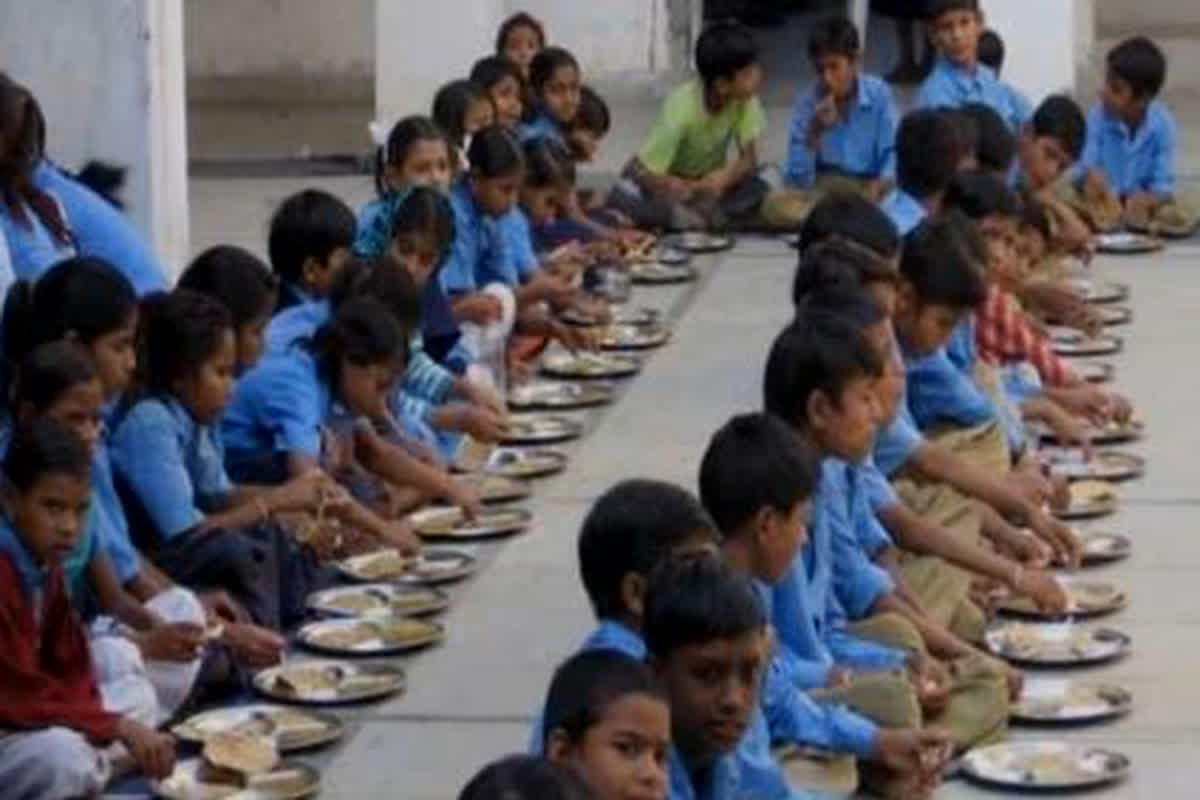 Namo Poshan: स्कूलों में अब मध्यान भोजन से पहले मिलेगा नाश्ता, आगामी शिक्षा सत्र में होगी नमो पोषण की शुरुआत