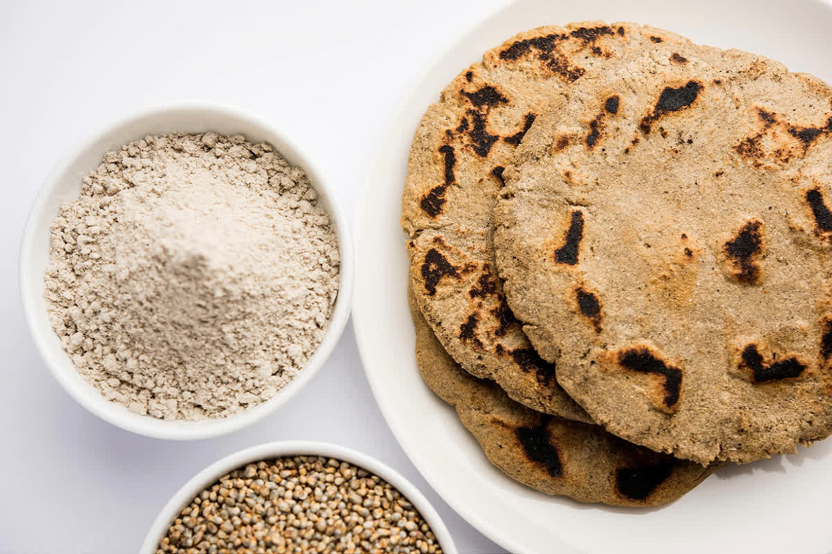 Bajra Roti Benefits: हड्डियां मजबूत बनाने के लिए रोज खाएं इस आटे की बासी रोटी, बुढ़ापे में भी नहीं होंगी दिक्कतें