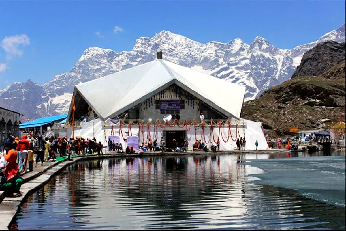 Hemkund Sahib Yatra 2024: इस दिन खुलेंगे हेमकुंड साहिब के कपाट, अभी कई फीट तक जमी है बर्फ