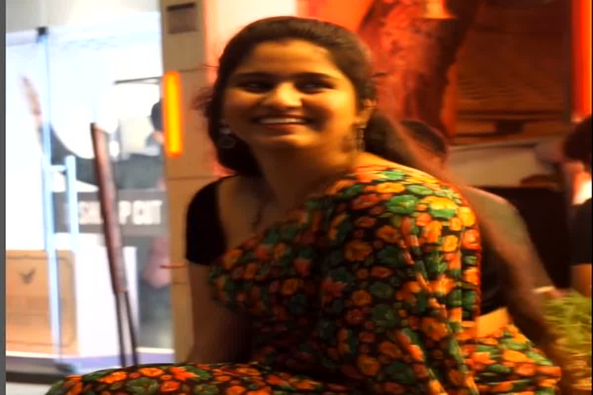 Marathi Bhabhi Sexy Video : मराठी भाभी ने किलर लुक से जीता सबका दिल, वीडियो देख फैंस हुए मदहोश