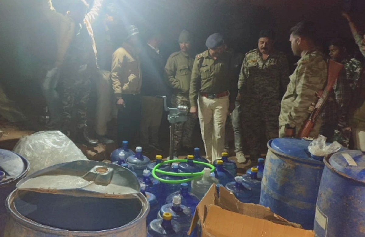 Shivpuri News: पुलिस की बड़ी कार्रवाई, नकली शराब बनाने वाली फैक्ट्री में मारा छापा, 1 करोड़ से ज्यादा का माल जब्त