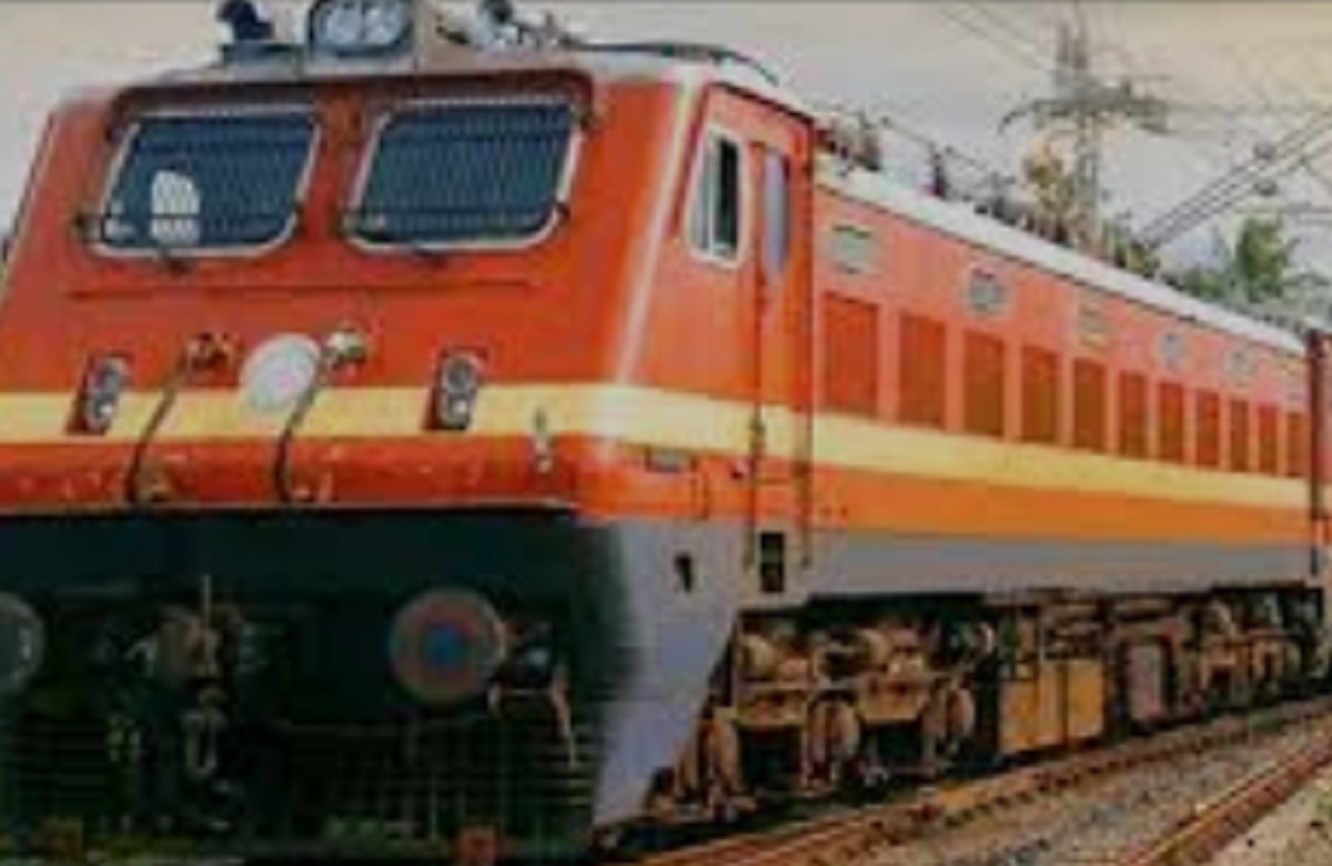 यात्रीगण कृपया ध्यान दें! रेलवे ने 54 ट्रेनों को फिर किया रद्द, तीन दिनों में 380 गाड़ियां प्रभावित, जानें क्या है वजह