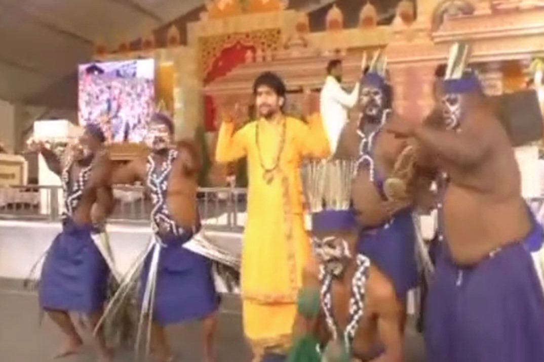 Bageshwar Maharaj Dance Video: पंडित धीरेंद्र शास्त्री का डांस वीडियो हुआ वायरल, अफ्रीकन डांस करते नजर आए बागेश्वर सरकार