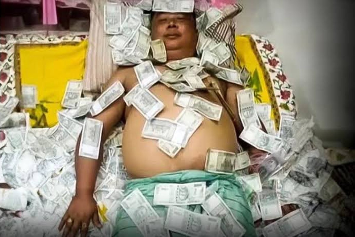 Benjamin Basumatary Photo Viral : नोटों की गड्डी पर सोते नजर आए अमित शाह के करीबी नेता! सोशल मीडिया पर जमकर वायरल हो रही तस्वीर
