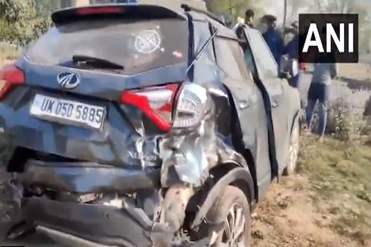 Jaunpur Accident News Today: ट्रक से टक्कर के बाद कार के उड़े परखच्चे, नजारा देखकर कांप उठी लोगों की रूह, एक ही परिवार के 6 लोगों की मौत