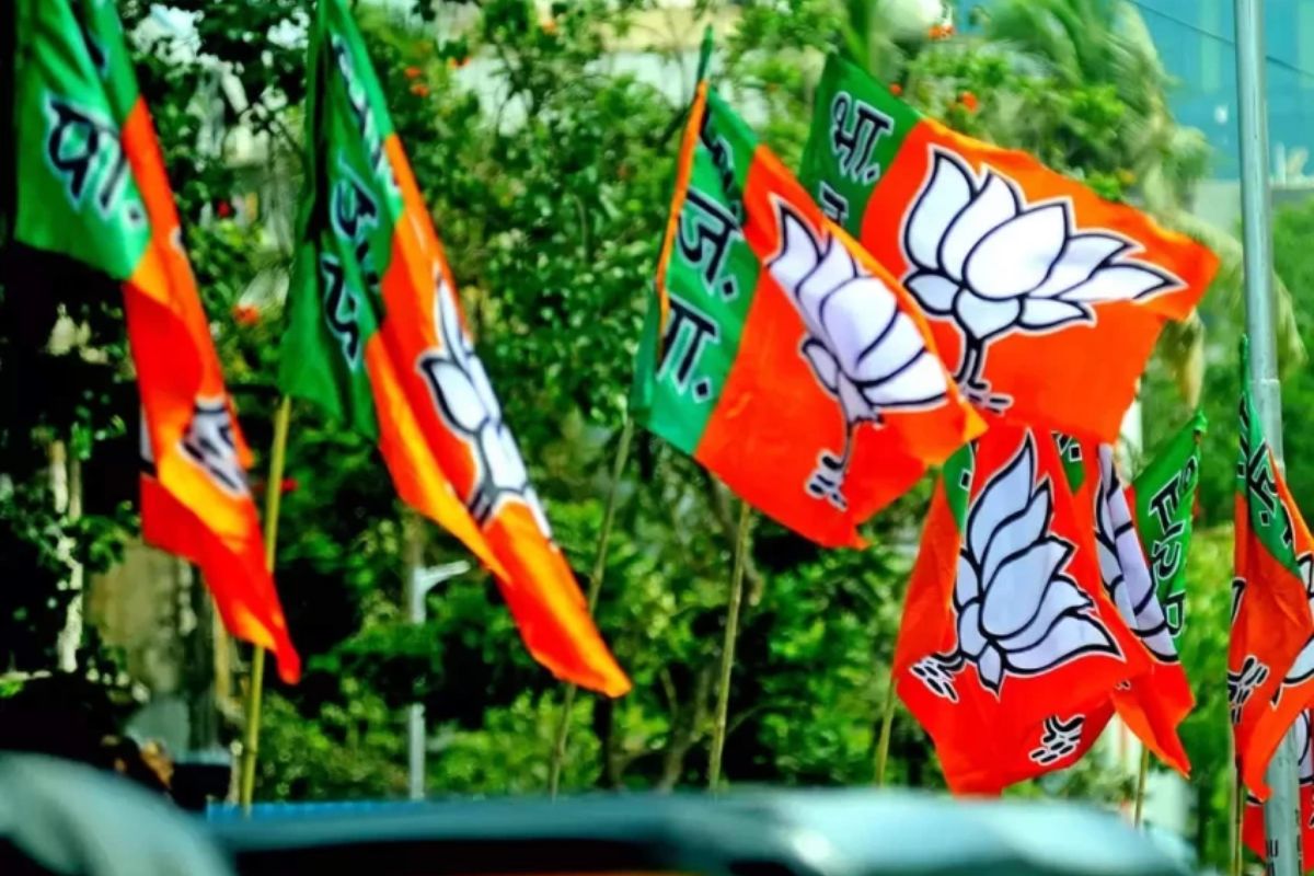 Ram Lakhan Singh Kushwaha: इस पार्टी के स्टार प्रचारक ने ही थाम लिया BJP का दामन.. चार बार से रह चुके हैं सांसद..