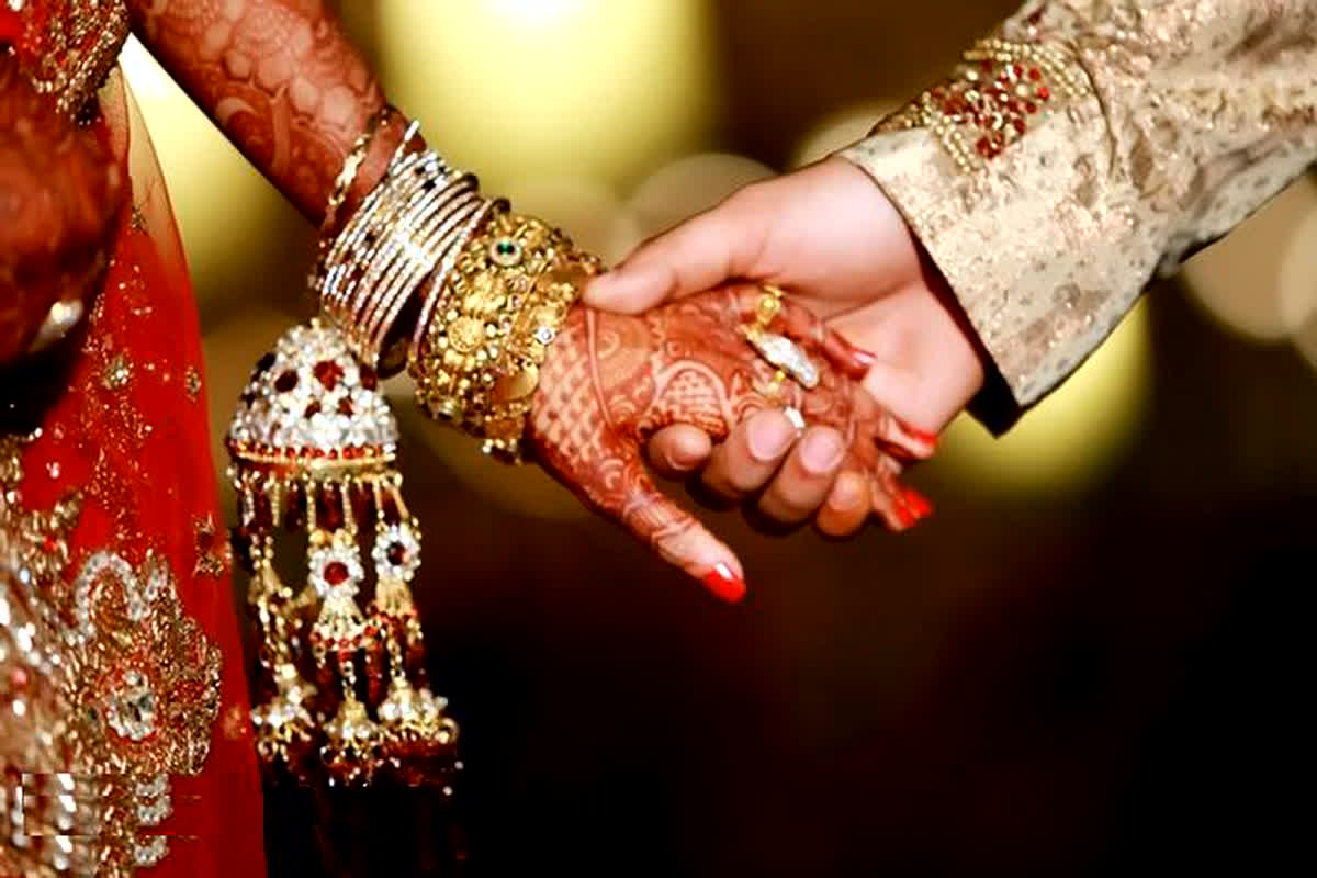 Bhabhi Gives Special Gift to devar: सुहागरात से पहले दुल्हन ने देवर को दिया खास तोहफा, फिर खिंचाई तस्वीर, फोटो देख दूल्हे के अरमानों पर फिर गया पानी