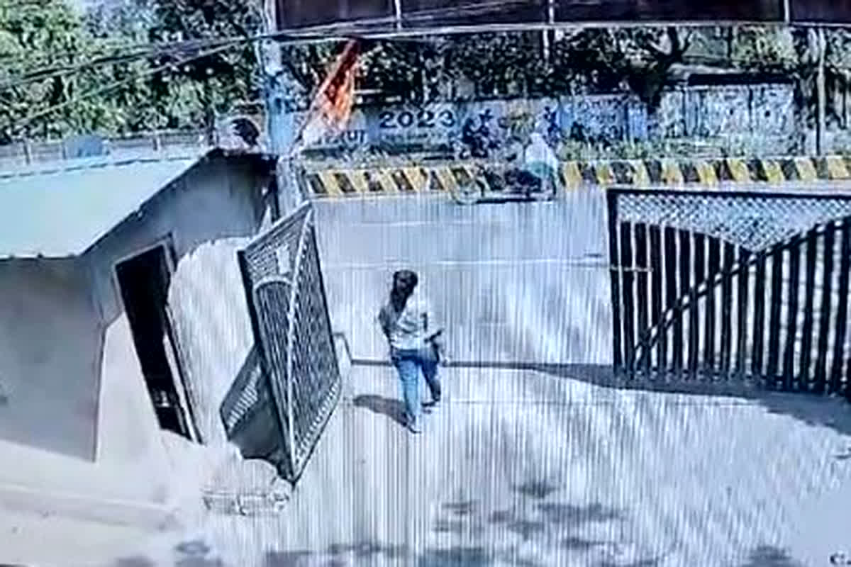 Jabalpur Double Murder: प्रेम प्रसंग में पिता बना दीवार, तो नाबालिग बेटी ने आशिक के साथ मिलकर कर दिया ये कांड, मामला जानकर हैरान हुए लोग