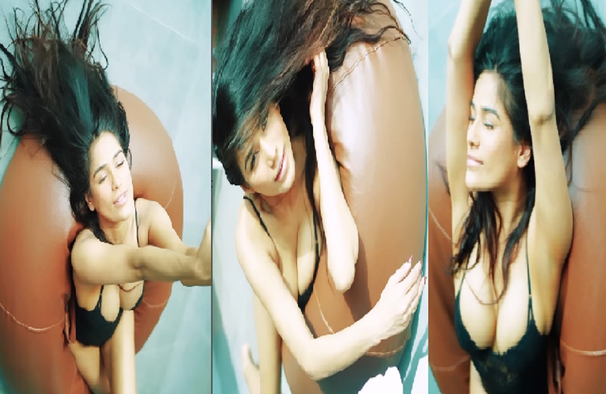 Poonam Pandey Sexy Video: ब्लैक बिकिनी में एक्ट्रेस ने दिखाया अपना Hot अंदाज, वीडियो देख आहें भरने लगे फैंस
