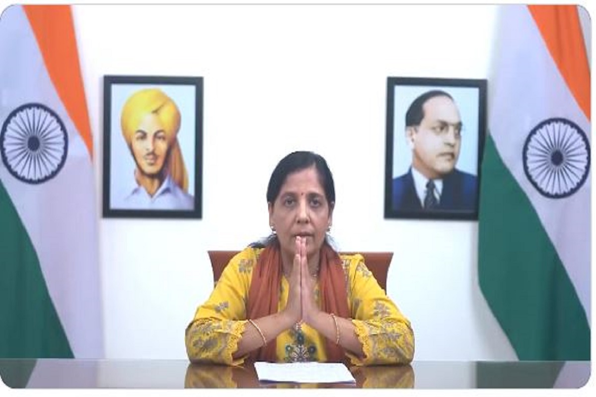 अरविंद केजरीवाल की जगह पत्नी सुनीता बनेगी दिल्ली की सीएम ! नए वीडियो से बढ़ी हलचल