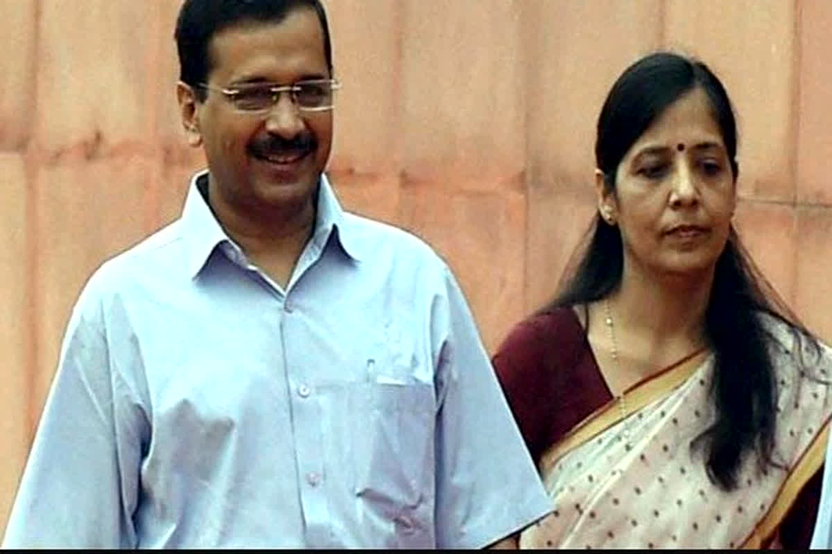 Sunita Kejriwal: ‘PM मोदी ने सत्ता के अहंकार में गिरफ्तार करवाया…’, केजरीवाल की गिरफ्तारी पर पत्नी सुनीता का बयान