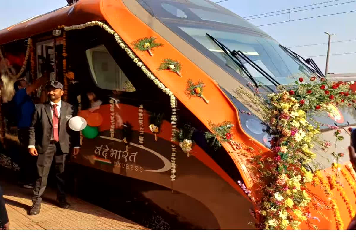 New Vande Bharat Train In MP : टीकमगढ़ को मिली वंदे भारत ट्रेन की सौगात, लोगों में ख़ुशी का माहौल