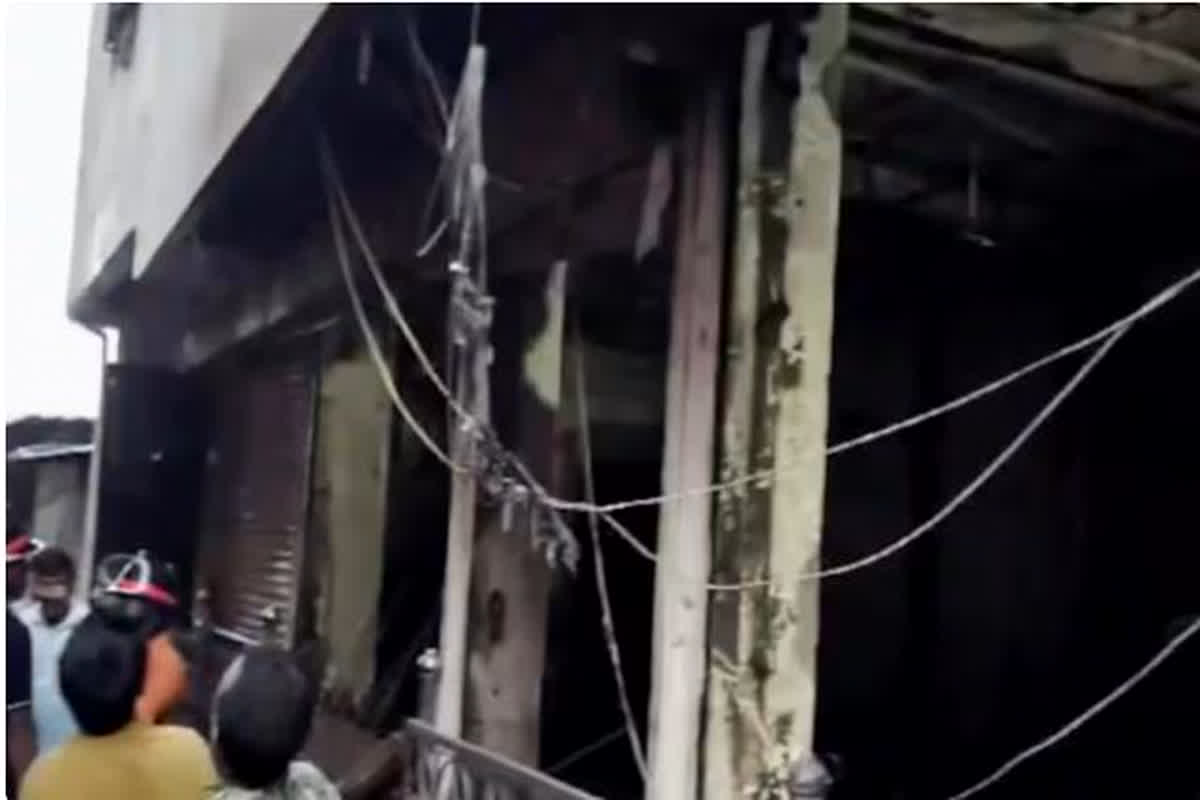 Maharashtra Fire News : दुकान में लगी आग, ऊपर सो रहे एक ही परिवार के सात लोगों की नींद में हुई मौत