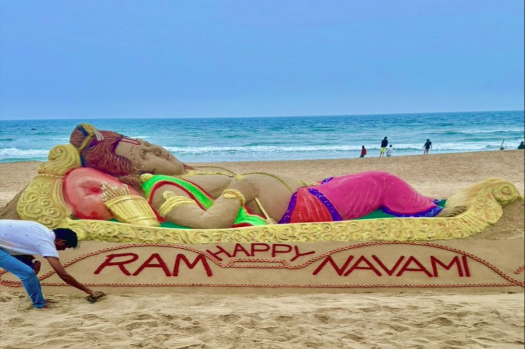 Sudarshan Patnaik Made Ramlala Picture : समुंदर किनारे भगवान श्रीराम! रेत कलाकर सुदर्शन पटनायक ने बनाया खूबसूरत रामलला का चित्र, सोशल मीडिया पर जमकर हो रहा वायरल