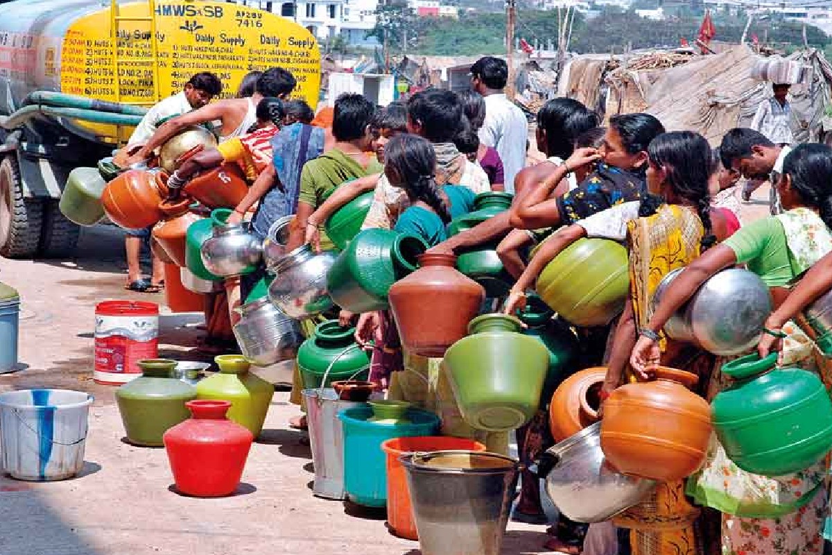 Water Shortage in Summer : इंदौर में जलसंकट..! गर्मी की शुरुआत होते ही लोगों की बढ़ने लगी परेशानी, पानी की किल्लत से मचा हाहाकार