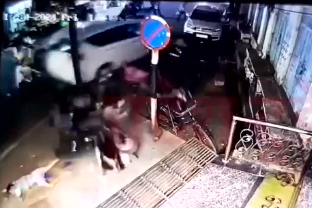 Accident Live Video : तेज रफ्तार इनोवा ने 6 लोगों को रौंदा, घटना का CCTV फुटेज आया सामने