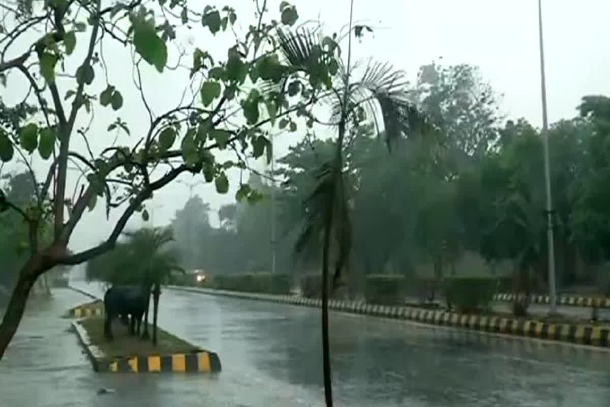 Heavy Rain Alert in Chhattisgarh: रायपुर, दुर्ग सहित इन जिलों में अगले तीन घंटे के भीतर हो सकती है मूसलाधार बारिश, चलेगी तेज हवाएं, मौसम विभाग ने जारी की चेतावनी