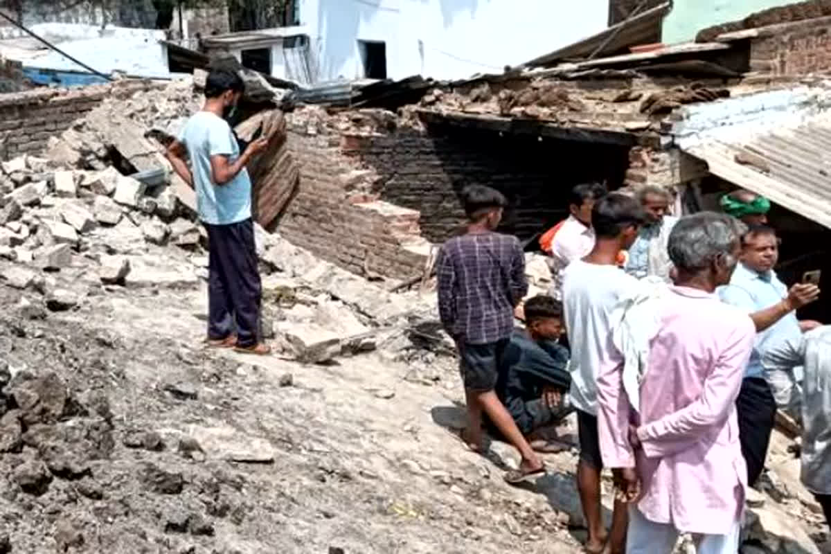 Bhind News: भरभरा कर गिरी मकान की दीवार, हादसे में एक नाबालिक की मौत, 7 लोग घायल