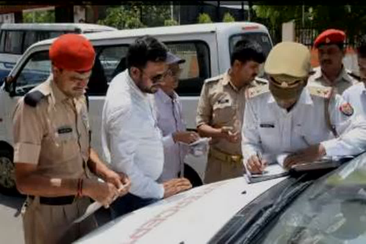 Chhatarpur News: कलेक्टर के निर्देश पर ट्रैफिक पुलिस की कार्रवाई, सरकारी कर्मचारियों के भी काटे गए चालान