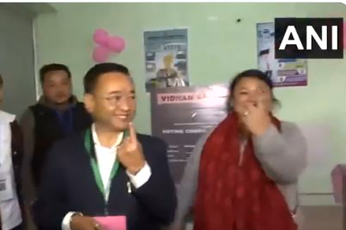 Lok Sabha Election 2024 First Phase Voting Live Update : मतदान केंद्र पहुंचे सिक्किम के सीएम प्रेम सिंह तमांग, लोकसभा और राज्य विधानसभा चुनाव के लिए किया मतदान