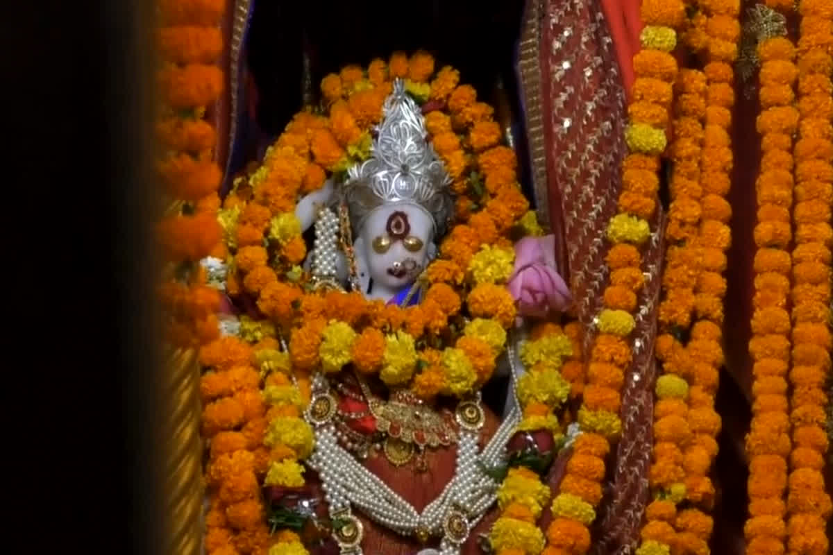 Chaitra Navratri 2024: चैत्र नवरात्रि का पहला दिन आज, दंतेश्वरी देवी के दरबार में सु​बह से जुटी भक्तों की भीड़