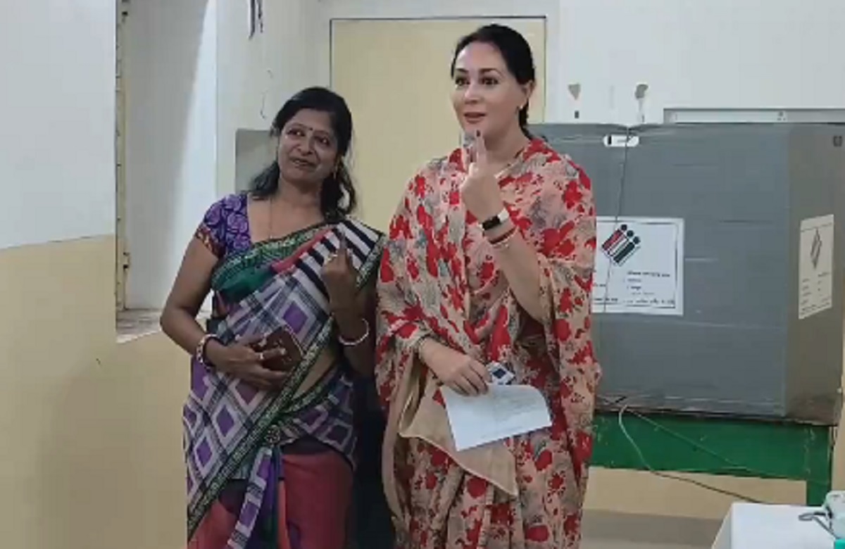 Lok Sabha Election 2024 First Phase Voting Live Update : राजस्थान की डिप्टी सीएम दीया कुमारी ने किया मतदान, लोकतंत्र के इस महापर्व में निभाई सहभागिता