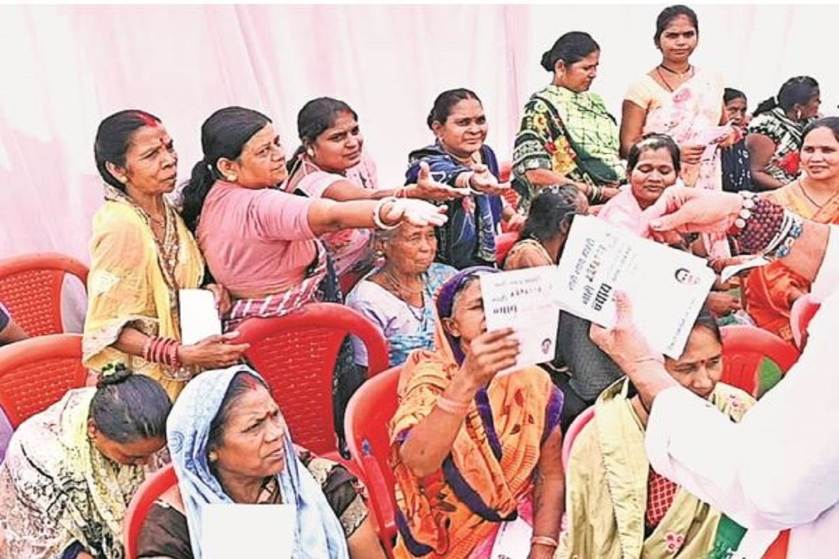 महिलाओं से फर्जी फॉर्म भरा रही कांग्रेस! महालक्ष्मी नारी न्याय योजना पर खुद कांग्रेस नेता ने किया खुलासा