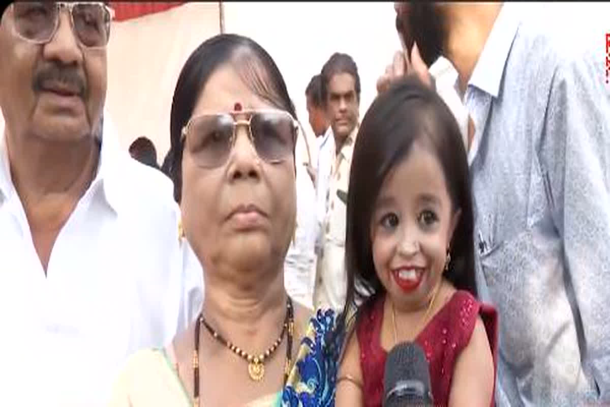 Lok Sabha Election 2024 First Phase Voting Live Update : दुनिया की सबसे छोटी महिला ज्योति आम्गे ने डाला वोट, मतदाताओं से की वोट करने की अपील