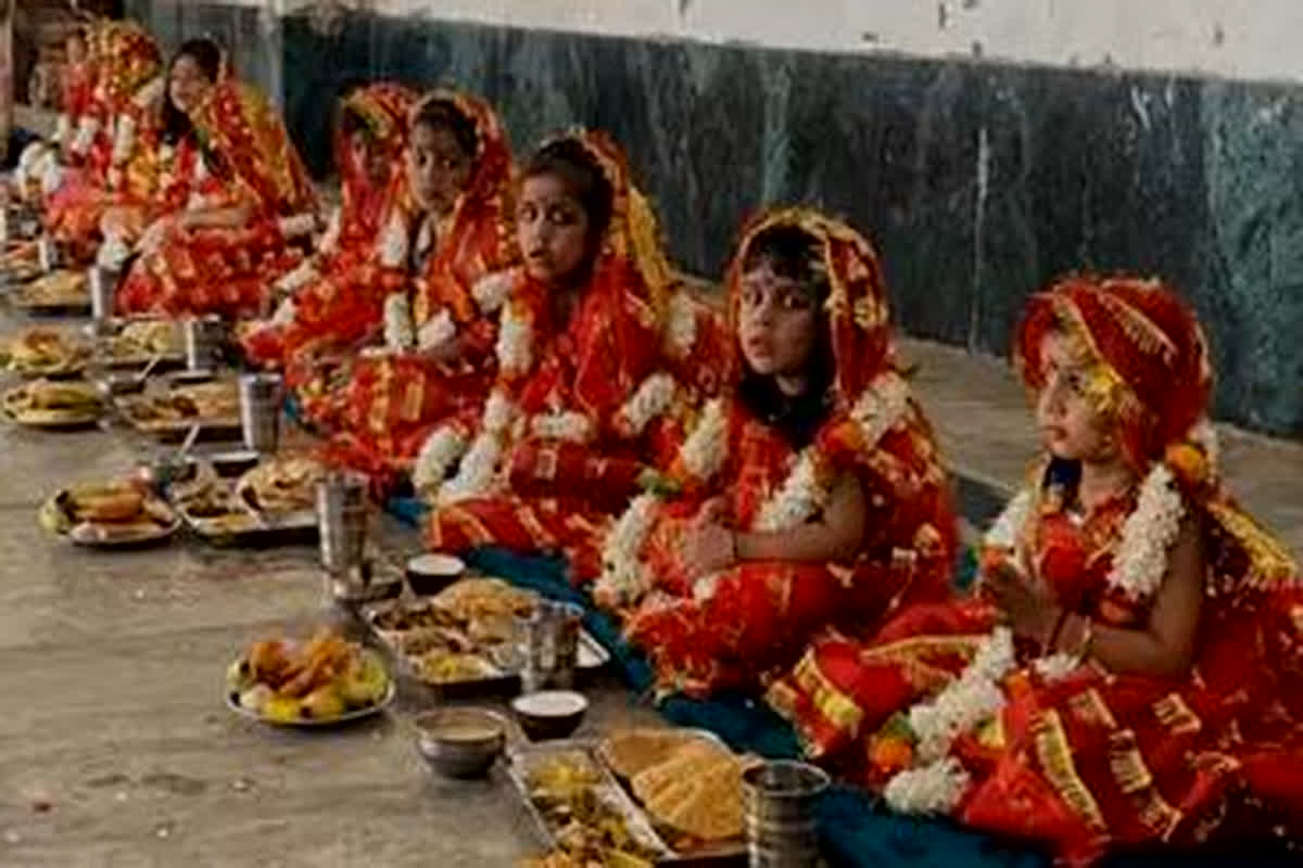 Kanya Pujan 2024: नवरात्रि में कन्या पूजन पर कन्याओं को दें ये चीजें, प्रसन्न होती है मां दुर्गा