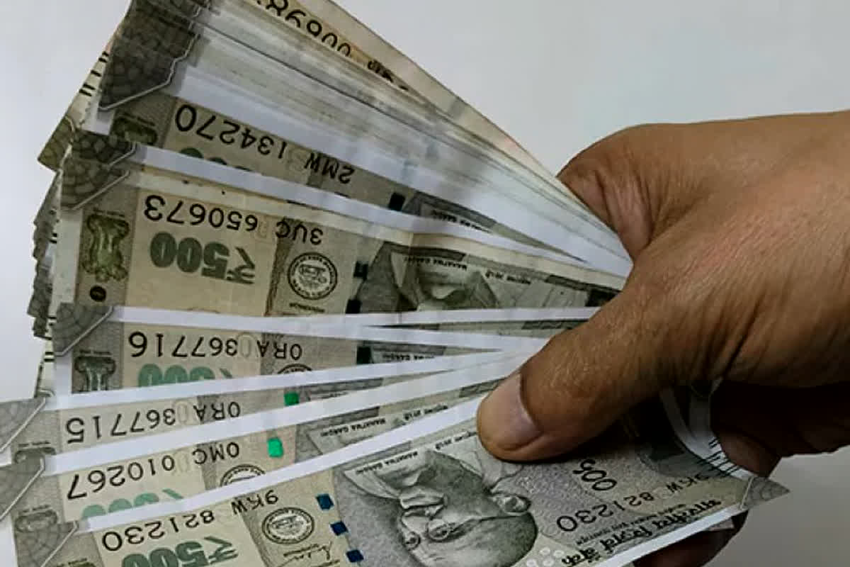 Chanakya Niti: अमीर आदमी को भी कंगाल कर देती हैं ये 5 आदतें, जेब में नहीं टिकता है पैसा